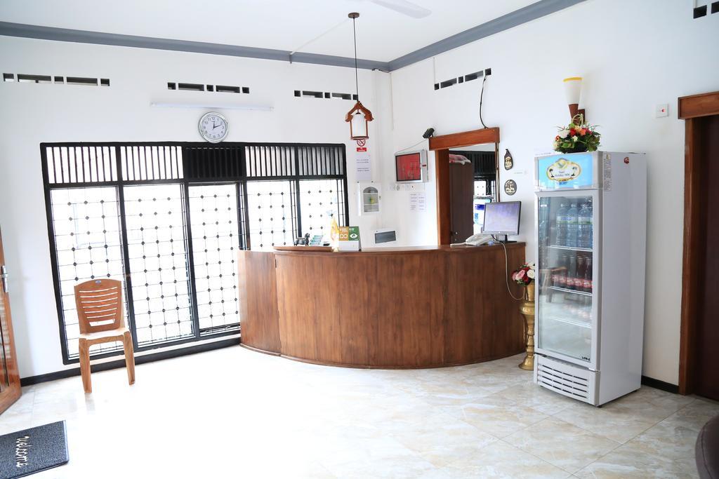 Yaarl Holiday Inn Jaffna Exterior photo