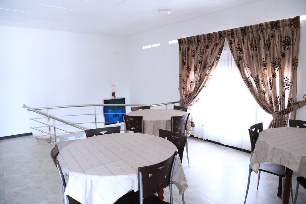 Yaarl Holiday Inn Jaffna Exterior photo