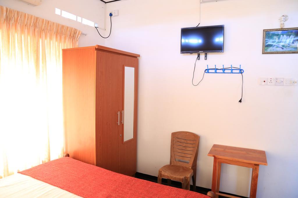 Yaarl Holiday Inn Jaffna Exterior photo