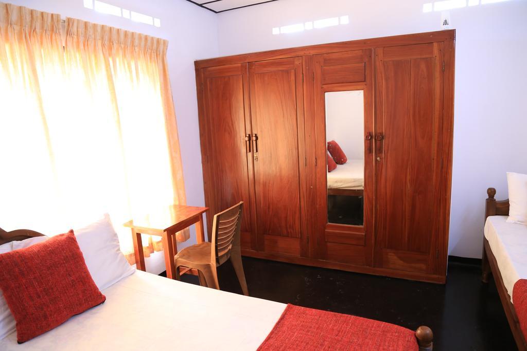 Yaarl Holiday Inn Jaffna Exterior photo