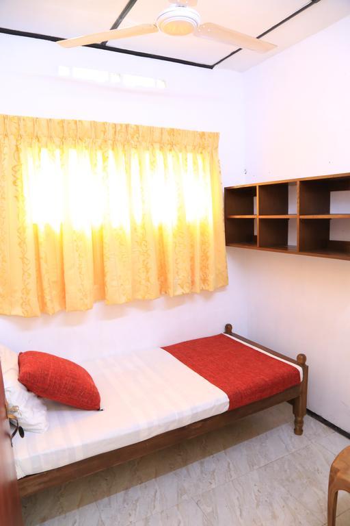 Yaarl Holiday Inn Jaffna Exterior photo