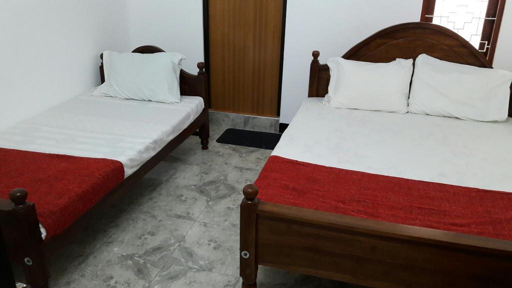 Yaarl Holiday Inn Jaffna Exterior photo