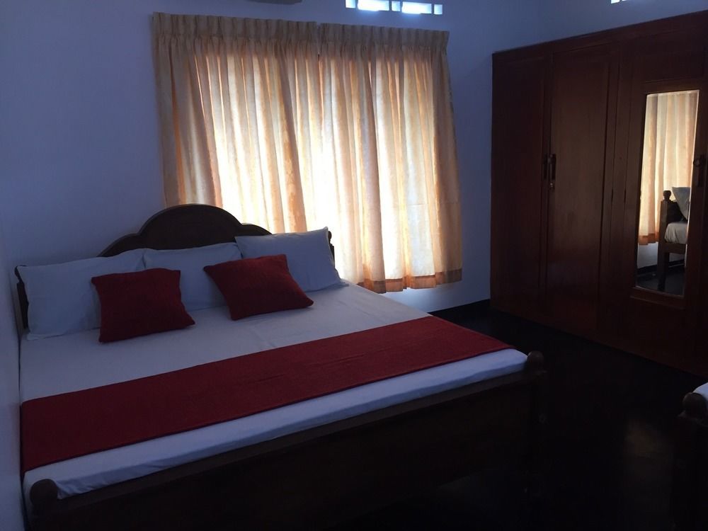 Yaarl Holiday Inn Jaffna Exterior photo